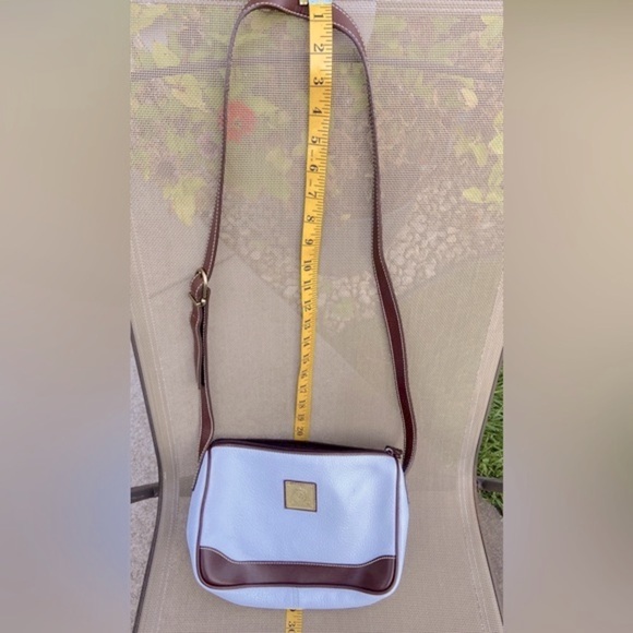 VGU Medallion Brand Crossbody Bag in Very Good, Clean Condition- Beautiful Piece - Picture 5 of 16